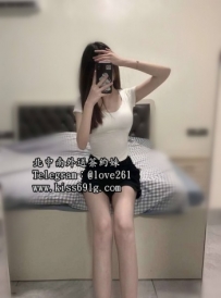 蘋果 163/C/20歲 #雙北 可愛甜美的學生妹  她擁有纖細軟萌的身形   就像捏兩顆棉花糖