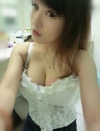 大奶單親媽媽 文文  163.E+.32價位：3000 熟色女妹妹帶點小氣...