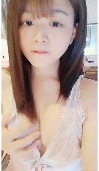 某大型商場試衣間拍攝到的熱辣正妹試穿各式性感衣物 長...