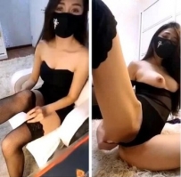 性感長腿少婦主播穿著短裙黑絲現場直播炮擊按摩器自慰...
