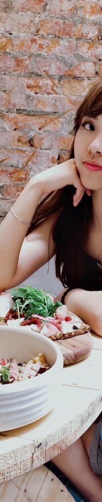 長榮正妹空姐 Angela 甜美臉蛋穿起浴袍甜美迷人