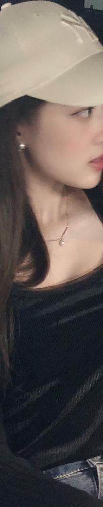 正妹空姐Cynthia_Li難得解放暴露一下_飽滿上圍跟平常包緊...